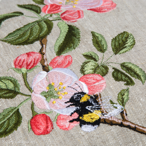 Подушка льняная «Пчёлки на цветах» 62017-5, серый / шелк лён Никифоровская мануфактура фото 3
