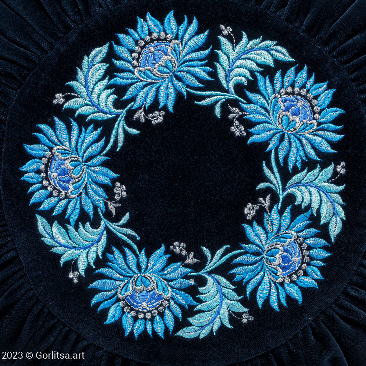 Подушка бархатная круглая «Георгин» 62048-1, тёмно-синий / шёлк, серебро бархат Никифоровская мануфактура фото 3