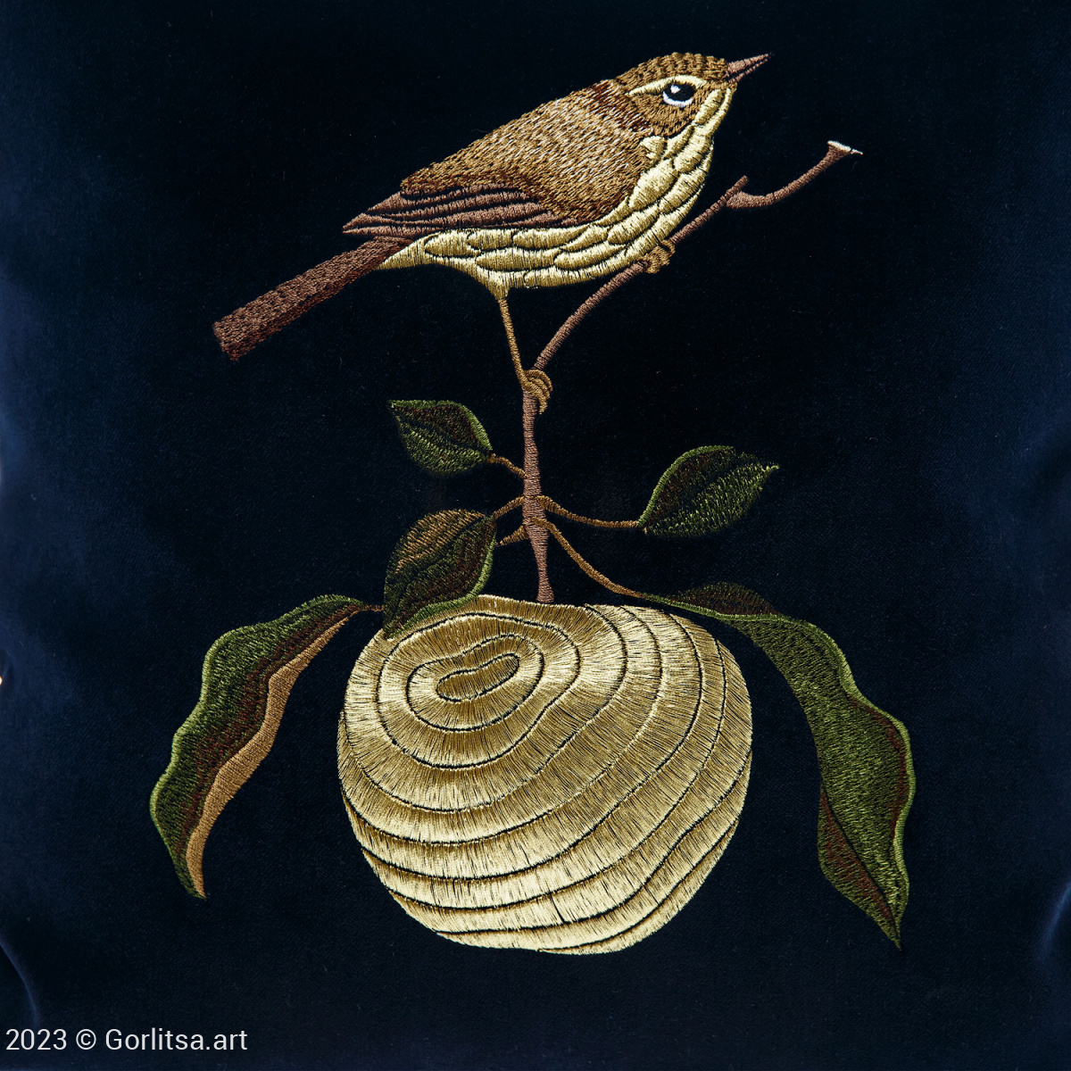 Подушка бархатная «Птичка на яблоке» 62019-4, тёмно-синий / золото, шёлк бархат Никифоровская мануфактура фото 5