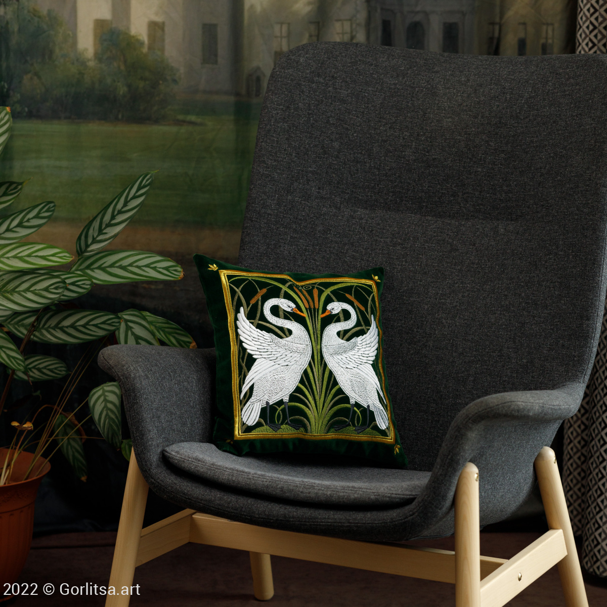 Подушка бархатная «Лебеди» 62012-4-1, зелёный/ золото, шёлк бархат Никифоровская мануфактура фото 3